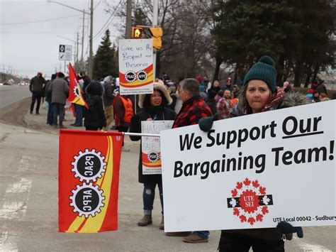 In The News for April 20 : Federal public servant strike continues as both sides meet